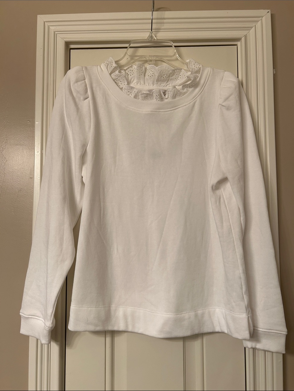 Crown & Ivy White Long Sleeve Top with Eyelet Ruffle Collar NWT Sz XS/S